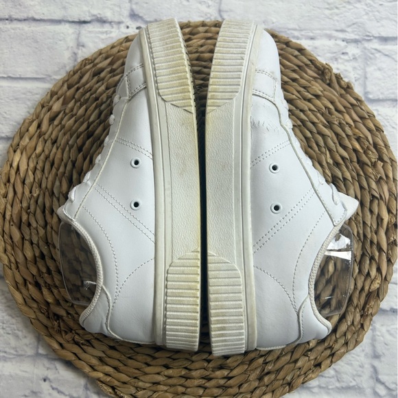 Fila Women's Classic White Leather Fashion Sneakers. Size 8. - Picture 7 of 10